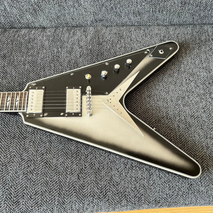 Flying V Style Electric Guitar with Metallic Silver Finish (GKS-010)