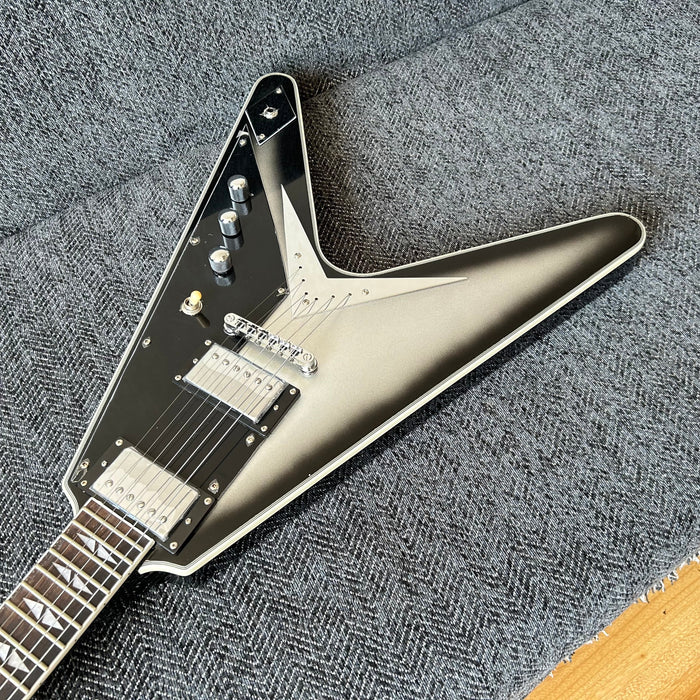 Flying V Style Electric Guitar with Metallic Silver Finish (GKS-010)