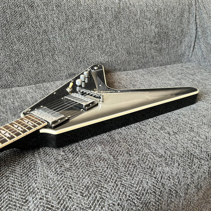 Flying V Style Electric Guitar with Metallic Silver Finish (GKS-010)