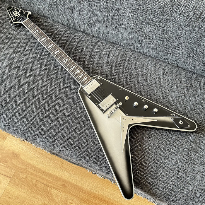 Flying V Style Electric Guitar with Metallic Silver Finish (GKS-010)