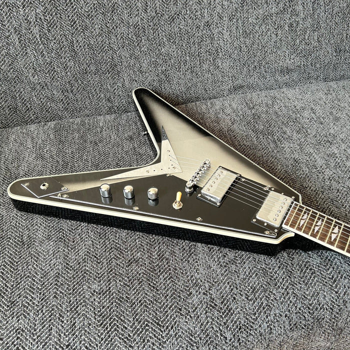 Flying V Style Electric Guitar with Metallic Silver Finish (GKS-010)