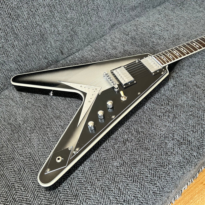 Flying V Style Electric Guitar with Metallic Silver Finish (GKS-010)