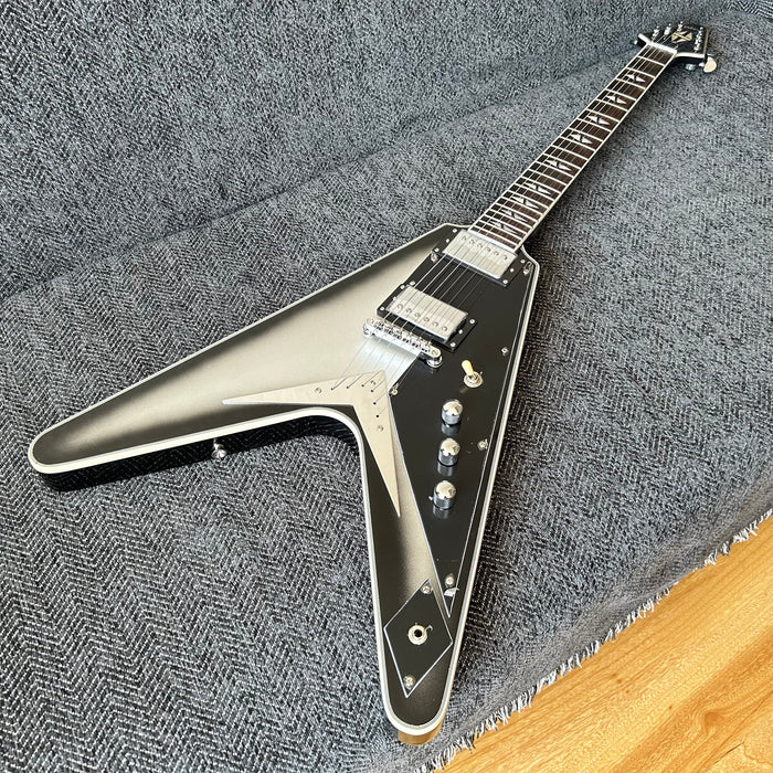 Flying V Style Electric Guitar with Metallic Silver Finish (GKS-010)