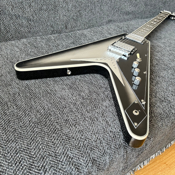 Flying V Style Electric Guitar with Metallic Silver Finish (GKS-010)