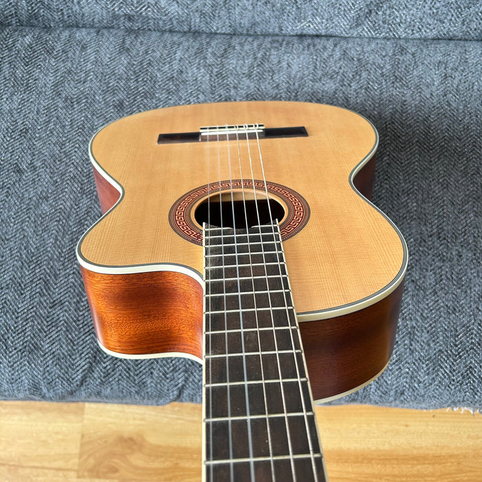 39 Inch Solid Spruce Top Classical Guitar with LED EQ (QCG46SCE-NT)