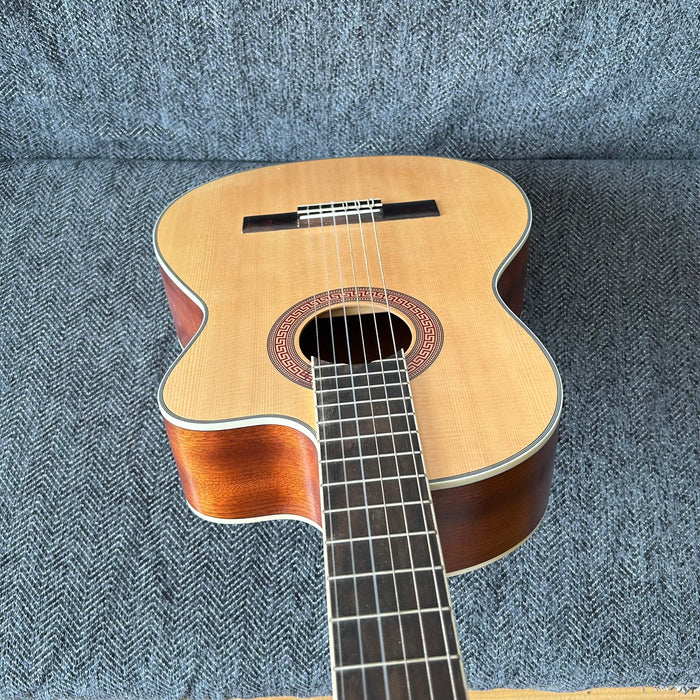 39 Inch Solid Spruce Top Classical Guitar with LED EQ (QCG46SCE-NT)