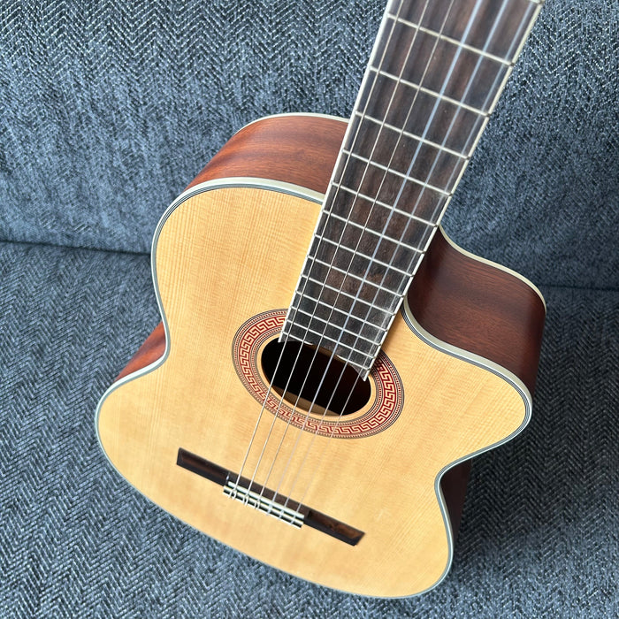 39 Inch Solid Spruce Top Classical Guitar with LED EQ (QCG46SCE-NT)