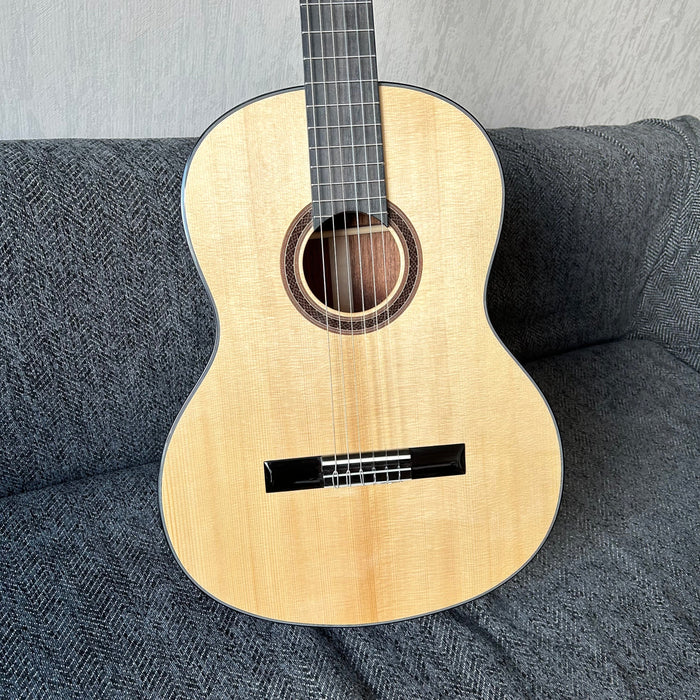 Shanghai Music Show Sample 39 Inch Solid Spruce Top Classical Guitar (C71)