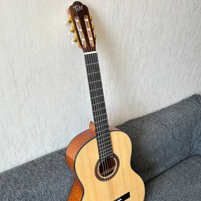 Shanghai Music Show Sample 39 Inch Solid Spruce Top Classical Guitar (C71)