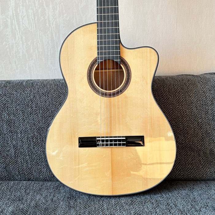 Shanghai Music Show Sample 39 Inch Solid Spruce Top Classical Guitar (C81)