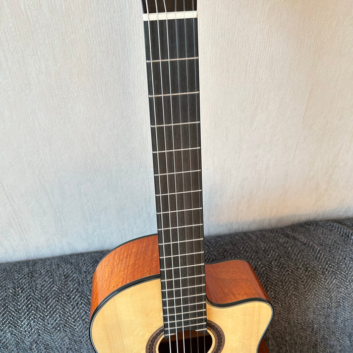 Shanghai Music Show Sample 39 Inch Solid Spruce Top Classical Guitar (C81)